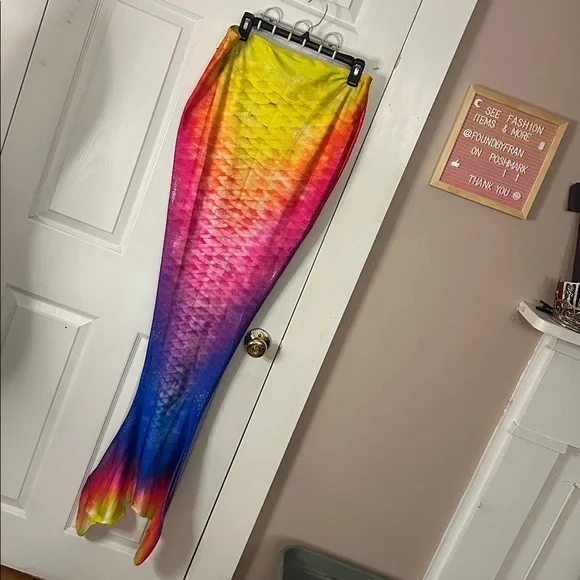 'Limited Edition' Adult Fin-Fun Mermaid Tail - Picture 3 of 7